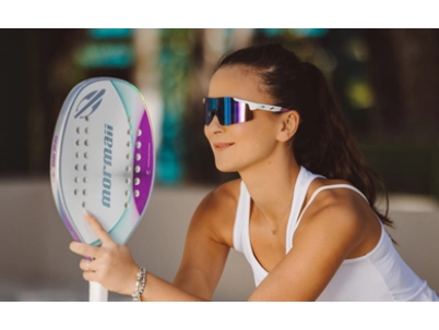 Vitória Marchezini celebra topo do ranking mundial de Beach Tennis